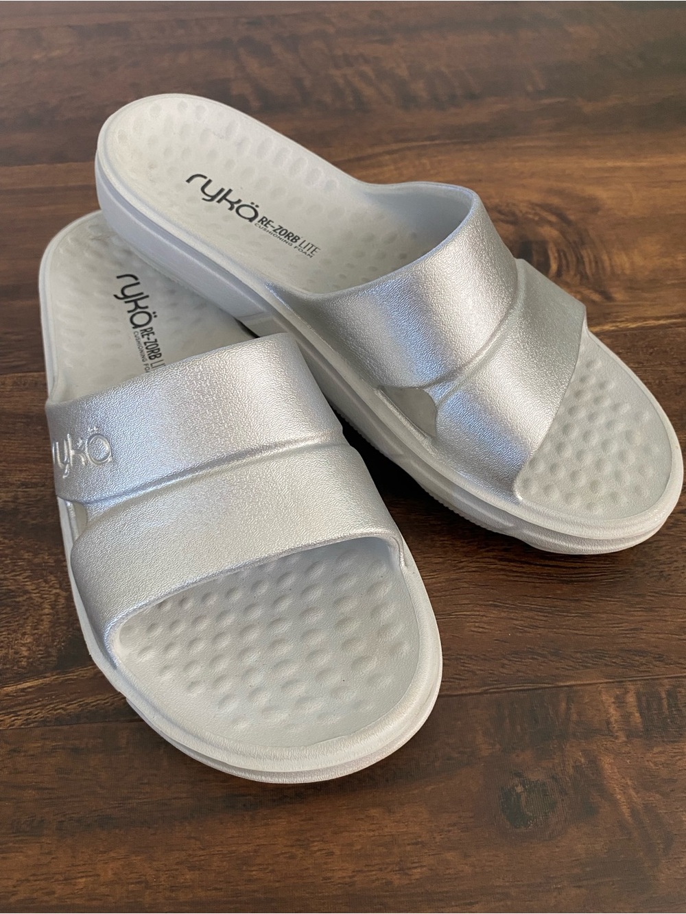 Ryka Sliver Sandals Size 7 Re-zorb Lite Cushioning Foam Metallic Platform